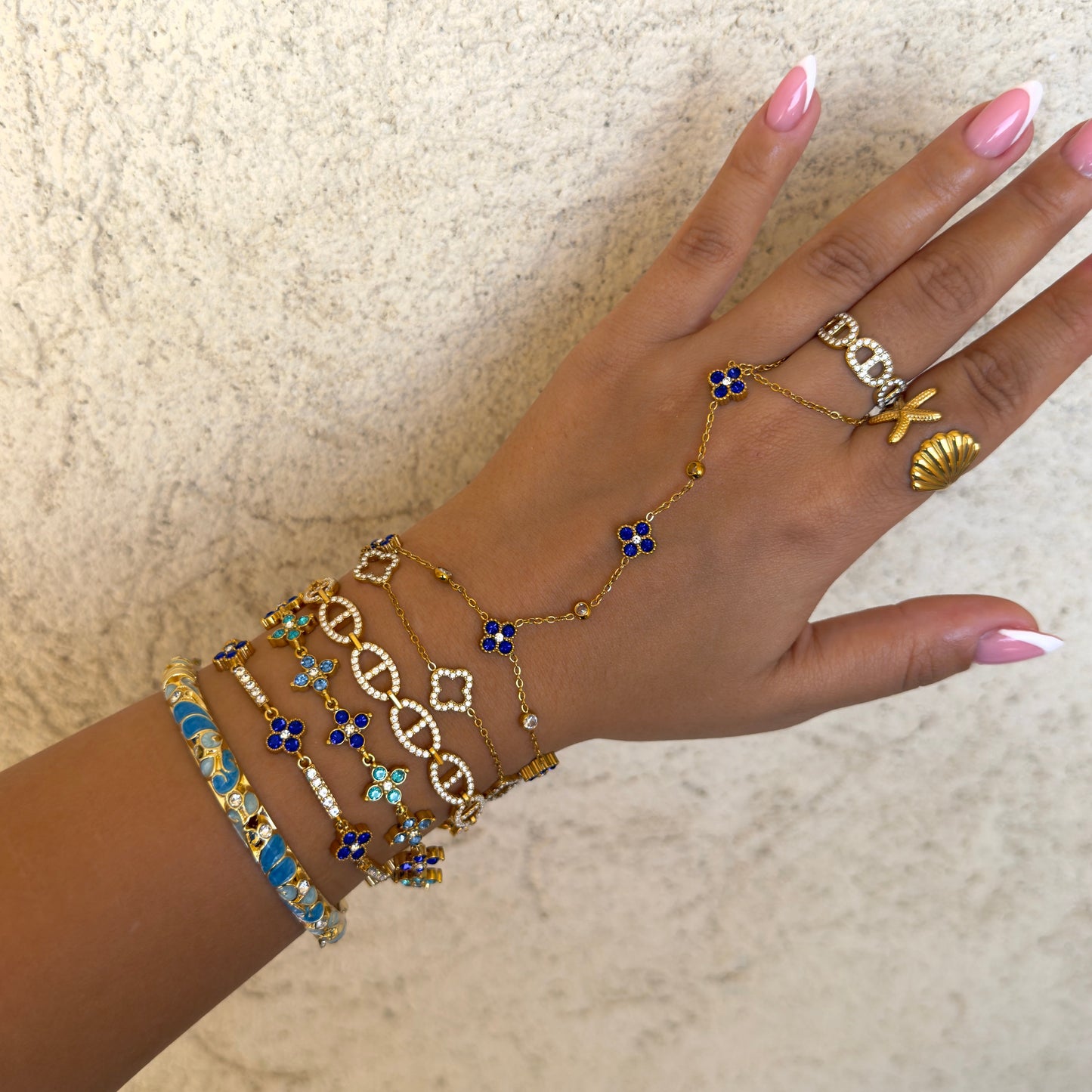 Isolena Hand chain